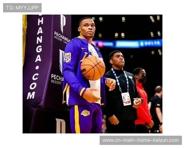 火箭交易截止日按兵不动,进攻火力下滑亟待解决。 火箭交易截止日按兵不动,进攻火力下滑亟待解决。